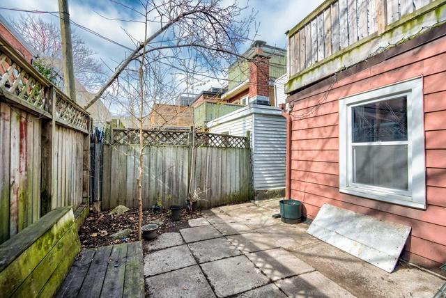168 Strachan Ave, House attached with 3 bedrooms, 3 bathrooms and null parking in Toronto ON | Image 16