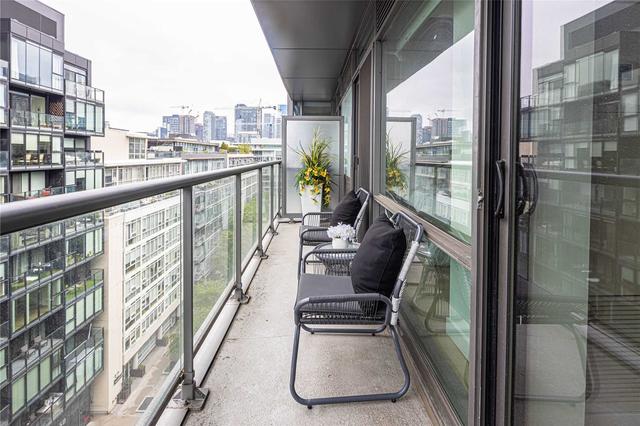 ph 1013 - 55 Stewart St, Condo with 1 bedrooms, 1 bathrooms and 1 parking in Toronto ON | Image 2