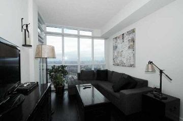 3812 - 15 Iceboat Terr, Condo with 1 bedrooms, 1 bathrooms and 1 parking in Toronto ON | Image 5