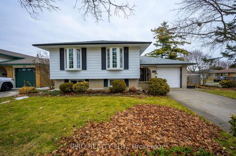 100 Gardiner Dr, House detached with 3 bedrooms, 2 bathrooms and 3 parking in Hamilton ON | Card Image