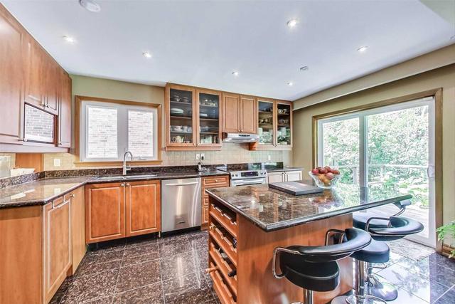 81 Decarie Circ, House detached with 3 bedrooms, 3 bathrooms and 6 parking in Toronto ON | Image 2