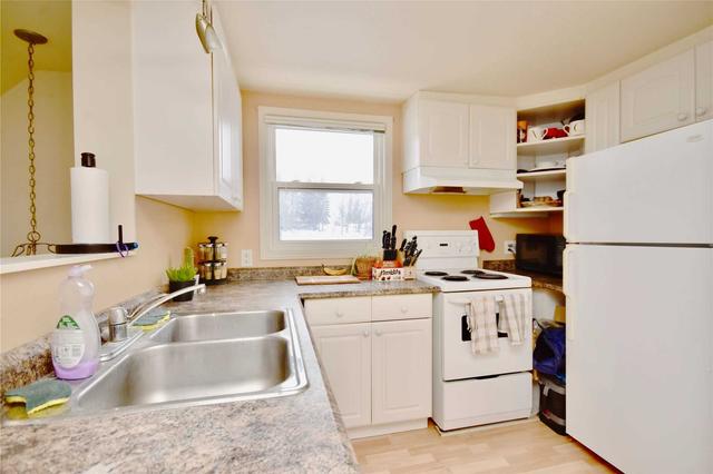 25 Grove St W, House detached with 2 bedrooms, 2 bathrooms and 6 parking in Barrie ON | Image 32