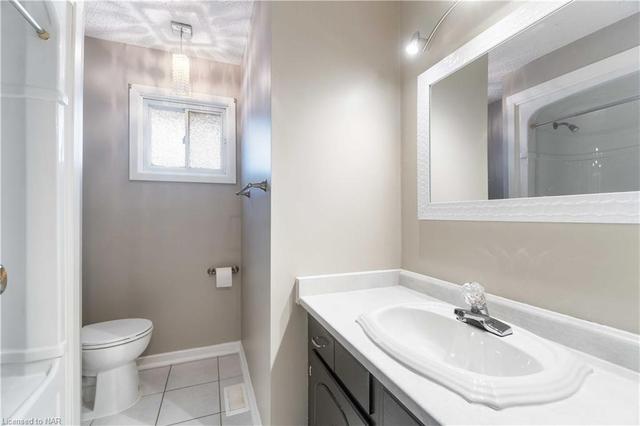 3261 Harleyford Crescent, House detached with 3 bedrooms, 1 bathrooms and 5 parking in Niagara Falls ON | Image 3