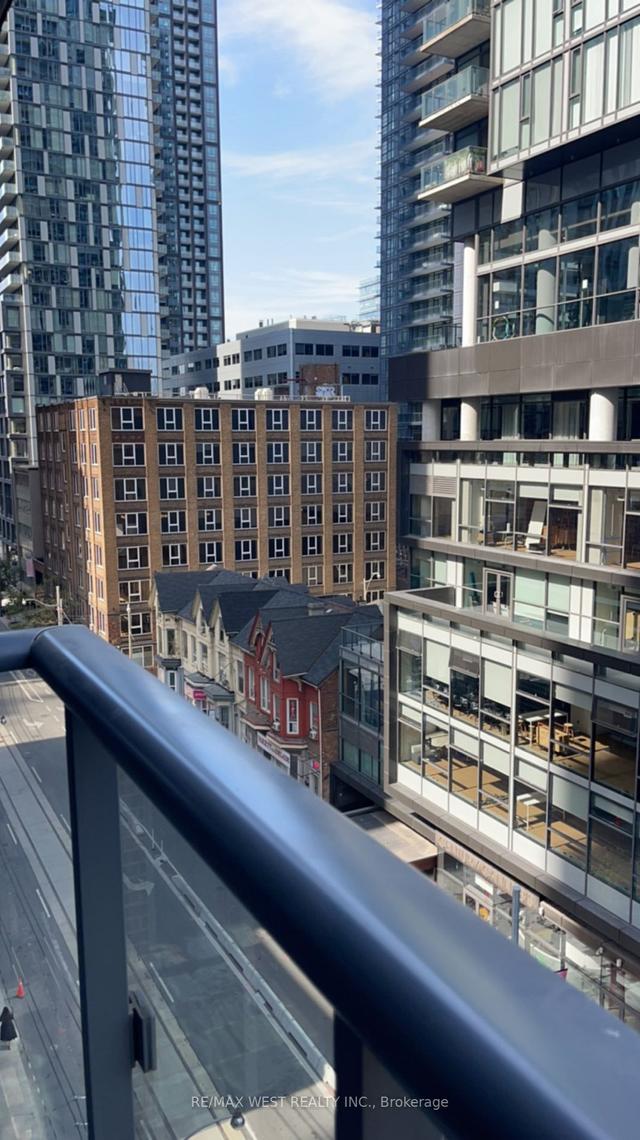 802 - 295 Adelaide St W, Condo with 1 bedrooms, 1 bathrooms and 0 parking in Toronto ON | Image 6