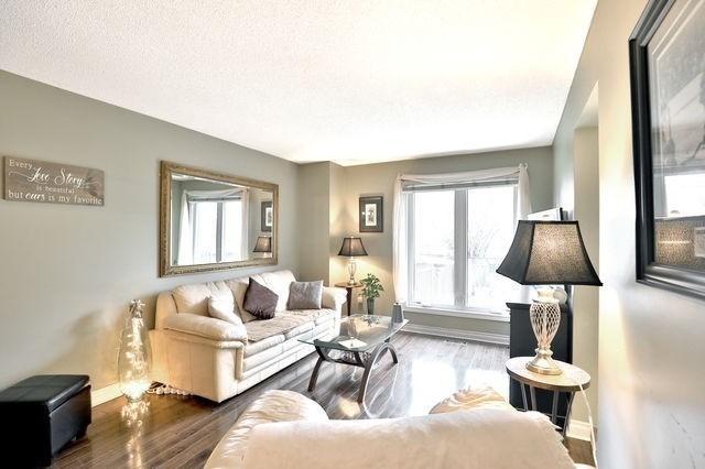 1215 Cottonwood Cres, House attached with 3 bedrooms, 3 bathrooms and 1 parking in Oakville ON | Image 4