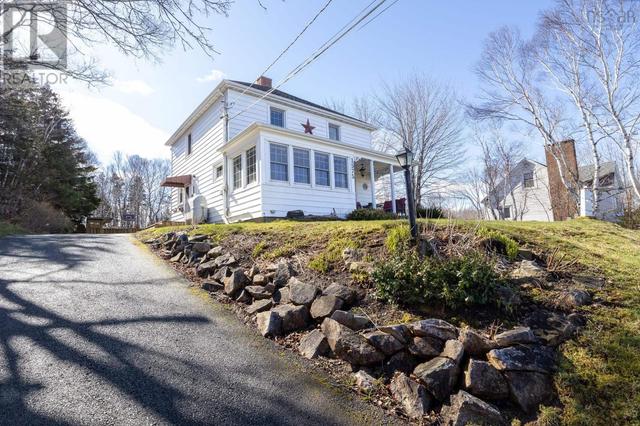 1575 Kings Road, House detached with 3 bedrooms, 2 bathrooms and null parking in Cape Breton NS | Image 2