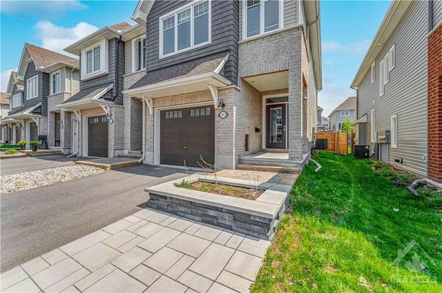 352 Mishawashkode Street, Townhouse with 3 bedrooms, 3 bathrooms and 3 parking in Ottawa ON | Image 2