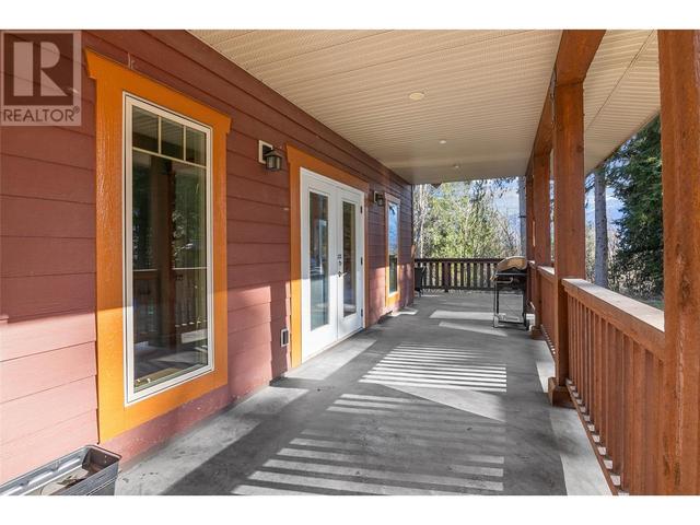 437 Cedar Street, House detached with 4 bedrooms, 3 bathrooms and 4 parking in Revelstoke BC | Image 7