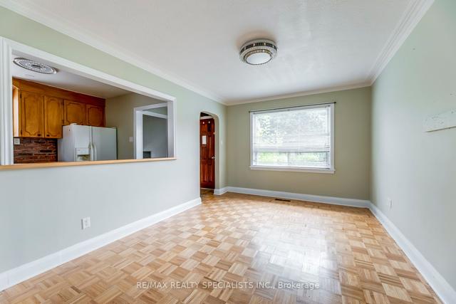 59 Aldgate Ave, House detached with 2 bedrooms, 2 bathrooms and 6 parking in Toronto ON | Image 2
