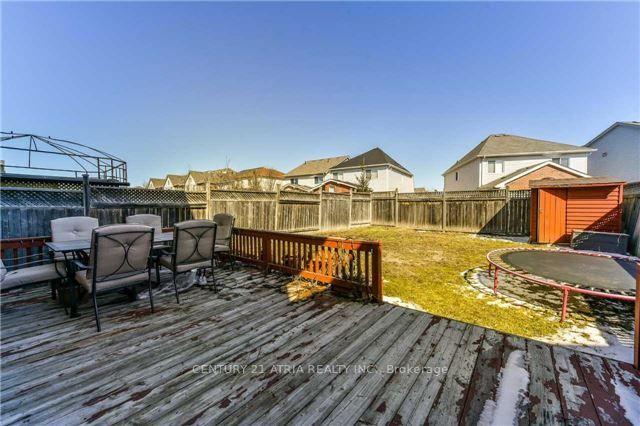 81 Kirkland Pl, House detached with 4 bedrooms, 3 bathrooms and 3 parking in Whitby ON | Image 3