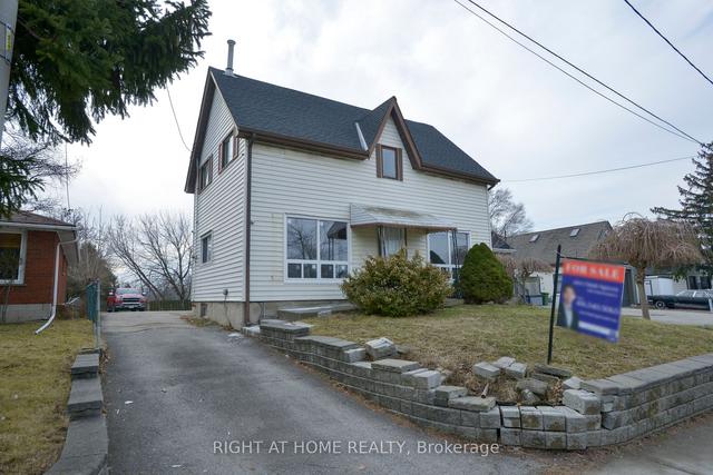 116 Mohawk Rd E, House detached with 5 bedrooms, 2 bathrooms and 7 parking in Hamilton ON | Image 1
