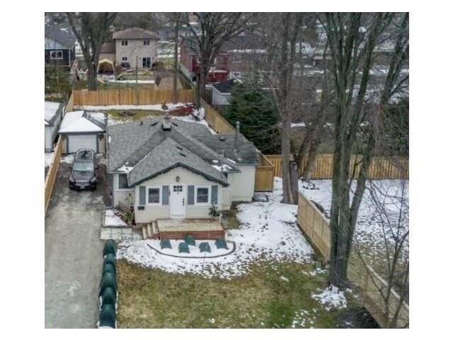 367 Hollywood Dr N, House detached with 2 bedrooms, 1 bathrooms and 8 parking in Georgina ON | Image 1
