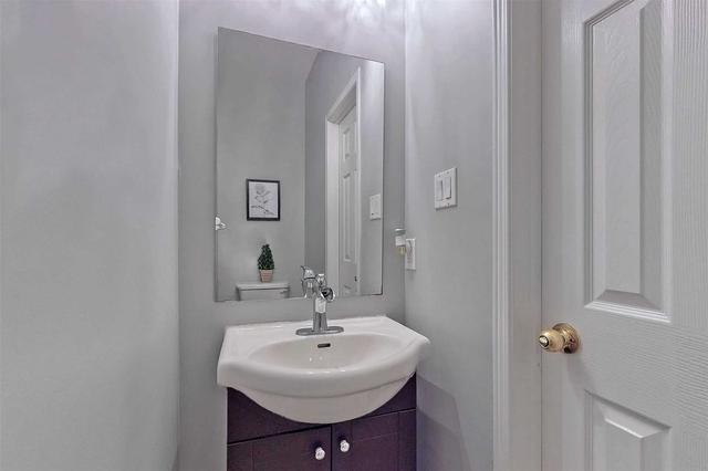 22 Enroutes St, House semidetached with 3 bedrooms, 3 bathrooms and 3 parking in Toronto ON | Image 4