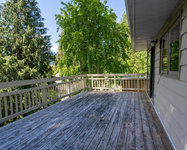 7484 Highway 3a, House detached with 4 bedrooms, 3 bathrooms and null parking in Central Kootenay E BC | Image 52