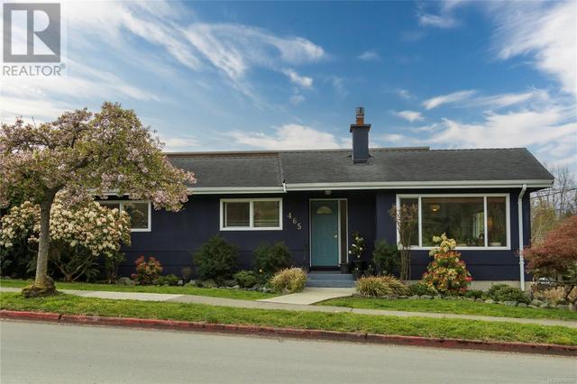 465 Arnold Ave, House detached with 5 bedrooms, 2 bathrooms and 2 parking in Victoria BC | Image 1