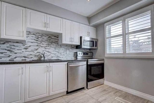 89 - 89 Baronwood Crt, Townhouse with 3 bedrooms, 4 bathrooms and 1 parking in Brampton ON | Image 7