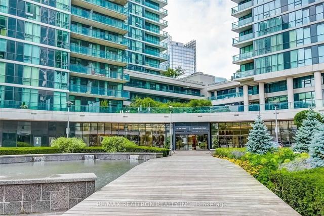 2105 - 33 Bay St, Condo with 1 bedrooms, 1 bathrooms and 0 parking in Toronto ON | Image 1