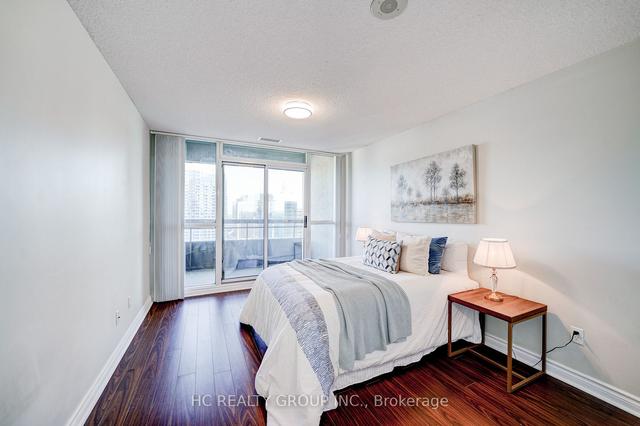 2807 - 18 Parkview Ave, Condo with 3 bedrooms, 2 bathrooms and 1 parking in Toronto ON | Image 16