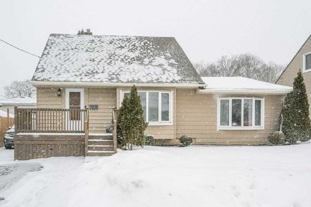 82 Ballantyne Ave, House detached with 3 bedrooms, 1 bathrooms and 3 parking in Cambridge ON | Image 1