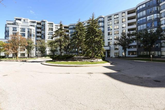 519 - 333 Clark Ave W, Condo with 2 bedrooms, 2 bathrooms and 1 parking in Vaughan ON | Card Image