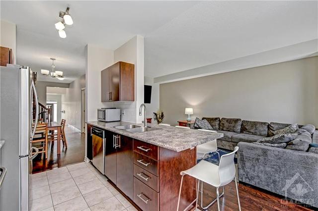 197 Overberg Way, Townhouse with 3 bedrooms, 4 bathrooms and 2 parking in Ottawa ON | Image 13