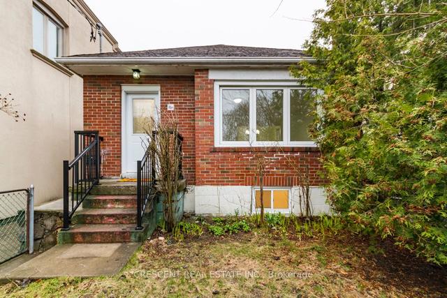 16a Scarlett Rd, House detached with 3 bedrooms, 2 bathrooms and 6 parking in Toronto ON | Image 1