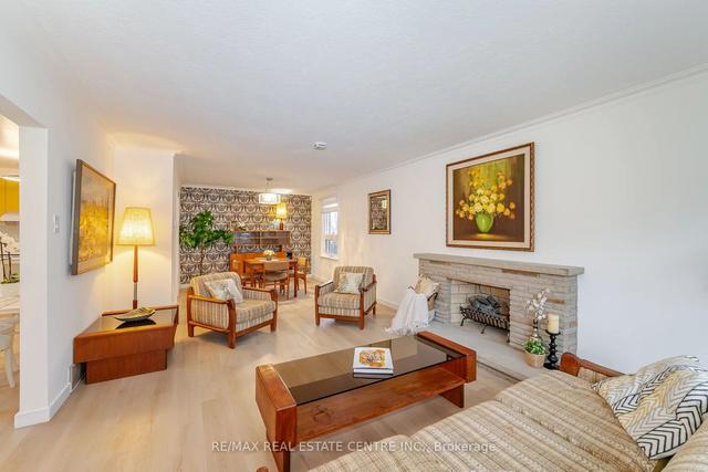 43 Coney Rd, House detached with 3 bedrooms, 2 bathrooms and 3 parking in Toronto ON | Image 9