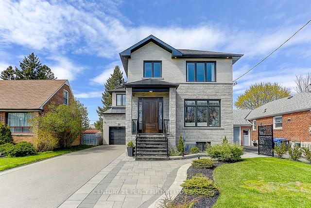 22 Innismore Cres, House detached with 3 bedrooms, 5 bathrooms and 5 parking in Toronto ON | Image 1