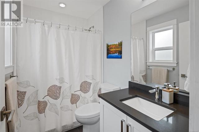 4 - 2923 Shelbourne St, House attached with 3 bedrooms, 3 bathrooms and 1 parking in Victoria BC | Image 31