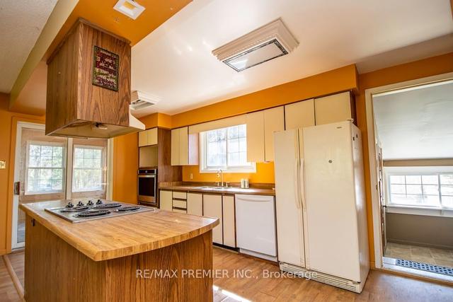 35 Shelter Bay St, House detached with 3 bedrooms, 2 bathrooms and 8 parking in Kawartha Lakes ON | Image 3