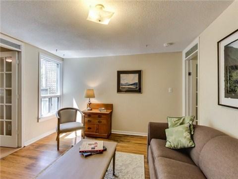 25 Sproat Ave, House detached with 2 bedrooms, 2 bathrooms and null parking in Toronto ON | Image 5