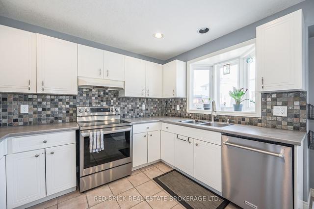 61 Gibbs Cres, House detached with 3 bedrooms, 3 bathrooms and 4 parking in Guelph ON | Image 7