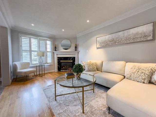 143 Colombo Cres, House detached with 3 bedrooms, 4 bathrooms and 4 parking in Vaughan ON | Image 8