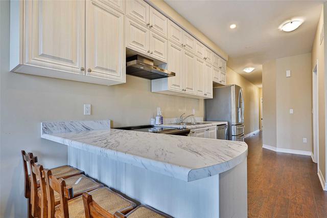 12 Dennis Ave, House detached with 7 bedrooms, 5 bathrooms and 6 parking in Toronto ON | Image 2