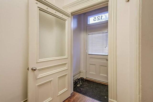 125 Collier St, House semidetached with 5 bedrooms, 3 bathrooms and null parking in Toronto ON | Image 3