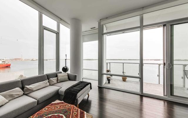 815 - 29 Queens Quay E, Condo with 2 bedrooms, 3 bathrooms and 2 parking in Toronto ON | Image 11