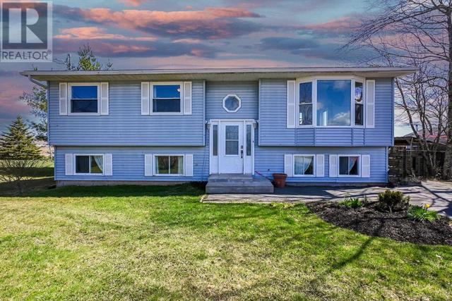 18 Ridgeview Street, House detached with 5 bedrooms, 1 bathrooms and null parking in East Hants NS | Image 1