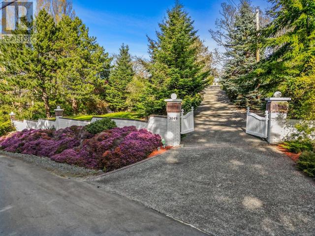 3849 Graceland Dr, House detached with 3 bedrooms, 3 bathrooms and 4 parking in Metchosin BC | Image 2