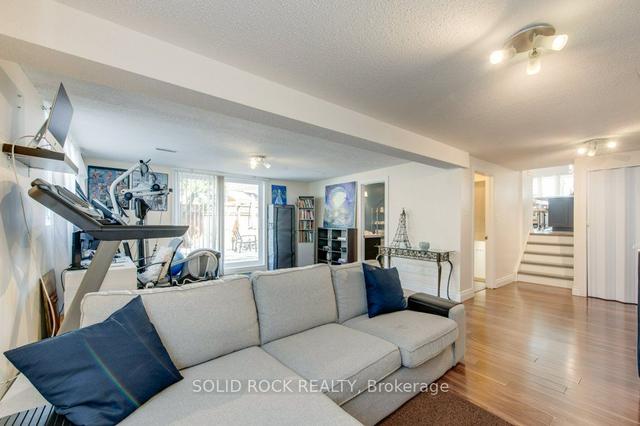 167 Weir Cres, House detached with 3 bedrooms, 3 bathrooms and 4 parking in Toronto ON | Image 13