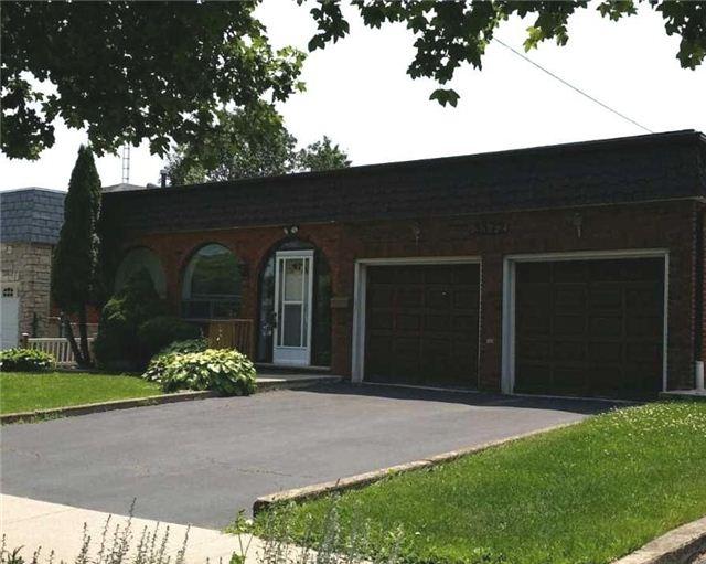 3572 Palgrave Rd, House detached with 3 bedrooms, 2 bathrooms and 4 parking in Mississauga ON | Image 2