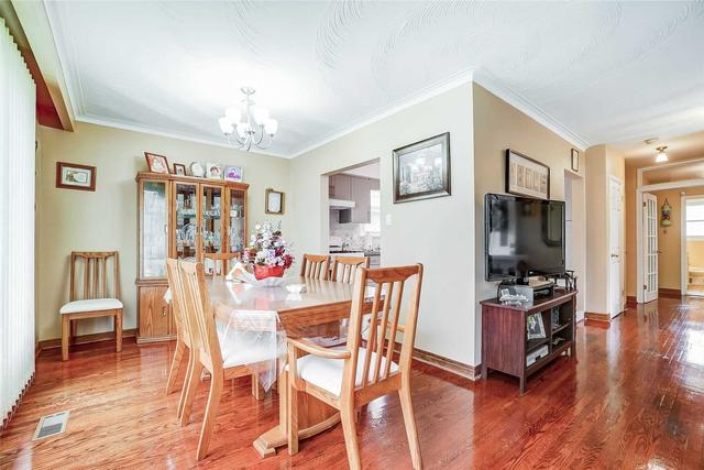 22 Rosefair Cres, House detached with 3 bedrooms, 2 bathrooms and 5 parking in Toronto ON | Image 16