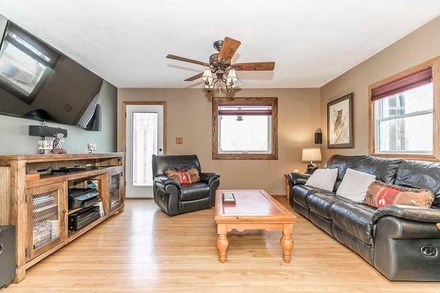 241 Ridge Rd W, House detached with 2 bedrooms, 1 bathrooms and 12 parking in Oro Medonte ON | Image 5