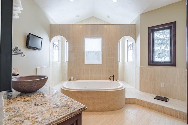4 Shannon Mews, House detached with 7 bedrooms, 7 bathrooms and 14 parking in Calgary AB | Image 19