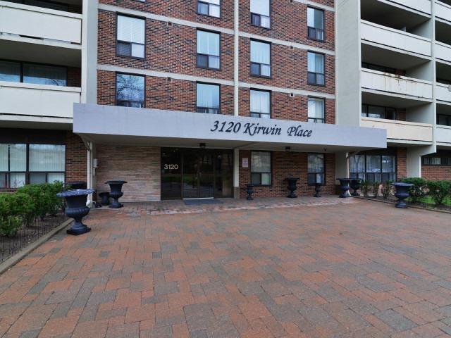 306 - 3120 Kirwin Ave, Condo with 2 bedrooms, 1 bathrooms and 1 parking in Mississauga ON | Image 4