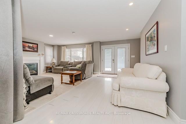 20 Grandview Ave, House detached with 2 bedrooms, 3 bathrooms and 2 parking in Cambridge ON | Image 9