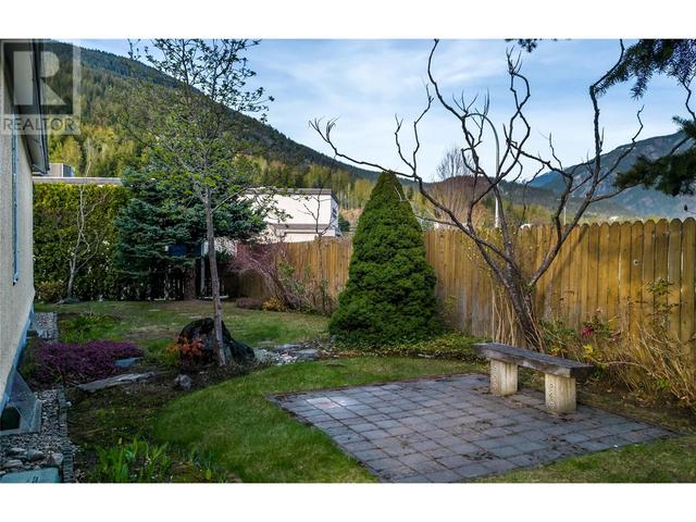 301 First Street E, House detached with 2 bedrooms, 1 bathrooms and 2 parking in Revelstoke BC | Image 10
