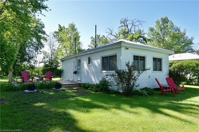 121 Hay Dor Lane, House detached with 3 bedrooms, 1 bathrooms and 3 parking in Greater Napanee ON | Image 3