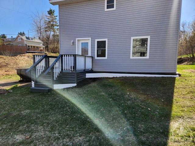 21 Queen Street, House detached with 3 bedrooms, 2 bathrooms and 3 parking in Rideau Lakes ON | Image 2