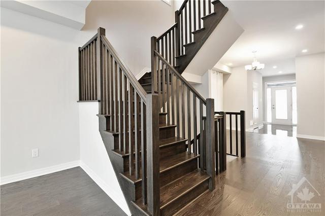 323 Lysander Place, Home with 4 bedrooms, 4 bathrooms and 3 parking in Ottawa ON | Image 13