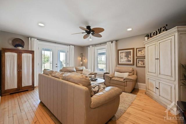 13810 Coulthart Road, House detached with 4 bedrooms, 2 bathrooms and 12 parking in North Dundas ON | Image 11